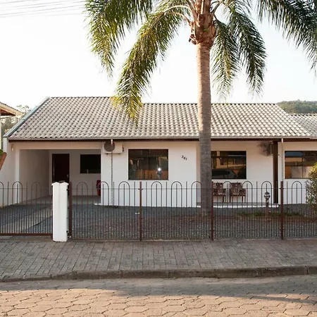 Casa 3 Quartos Reformada Em Dezembro De 2024 Pomerode Exterior photo